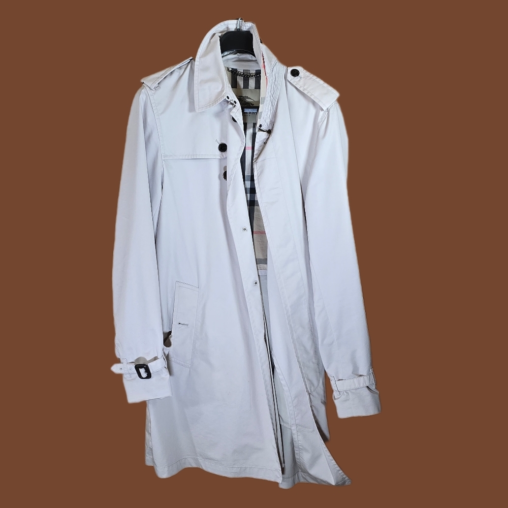 〽️ Vintage Burberry London | Classic Full-Length Trench Coat 〽️ - Picture 2 of 16